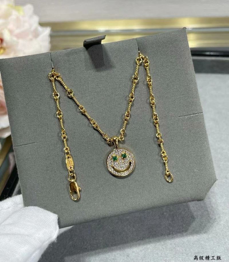 Ch*0me He**ts necklaces